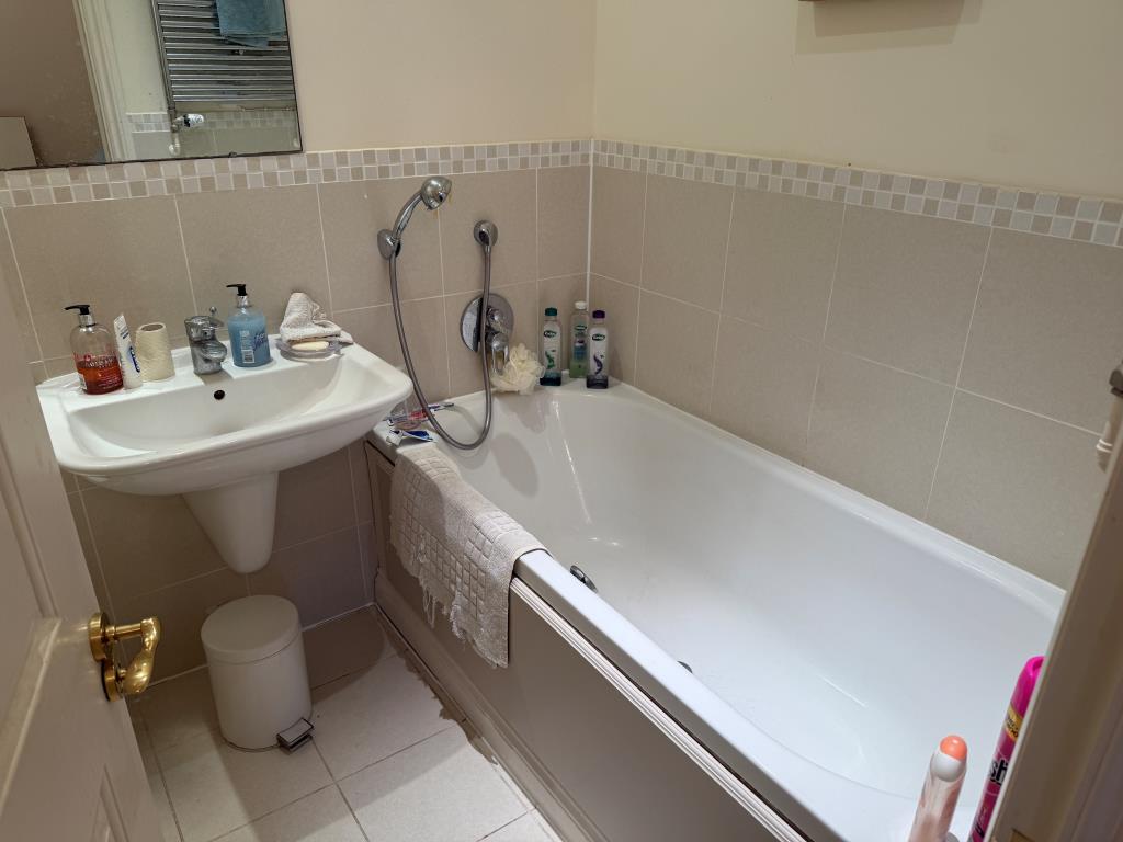 Lot: 127 - GROUND FLOOR FLAT WITH GARDENS AND PARKING IN FAVOURED MEADS LOCATION - Bathroom and sink with white suite